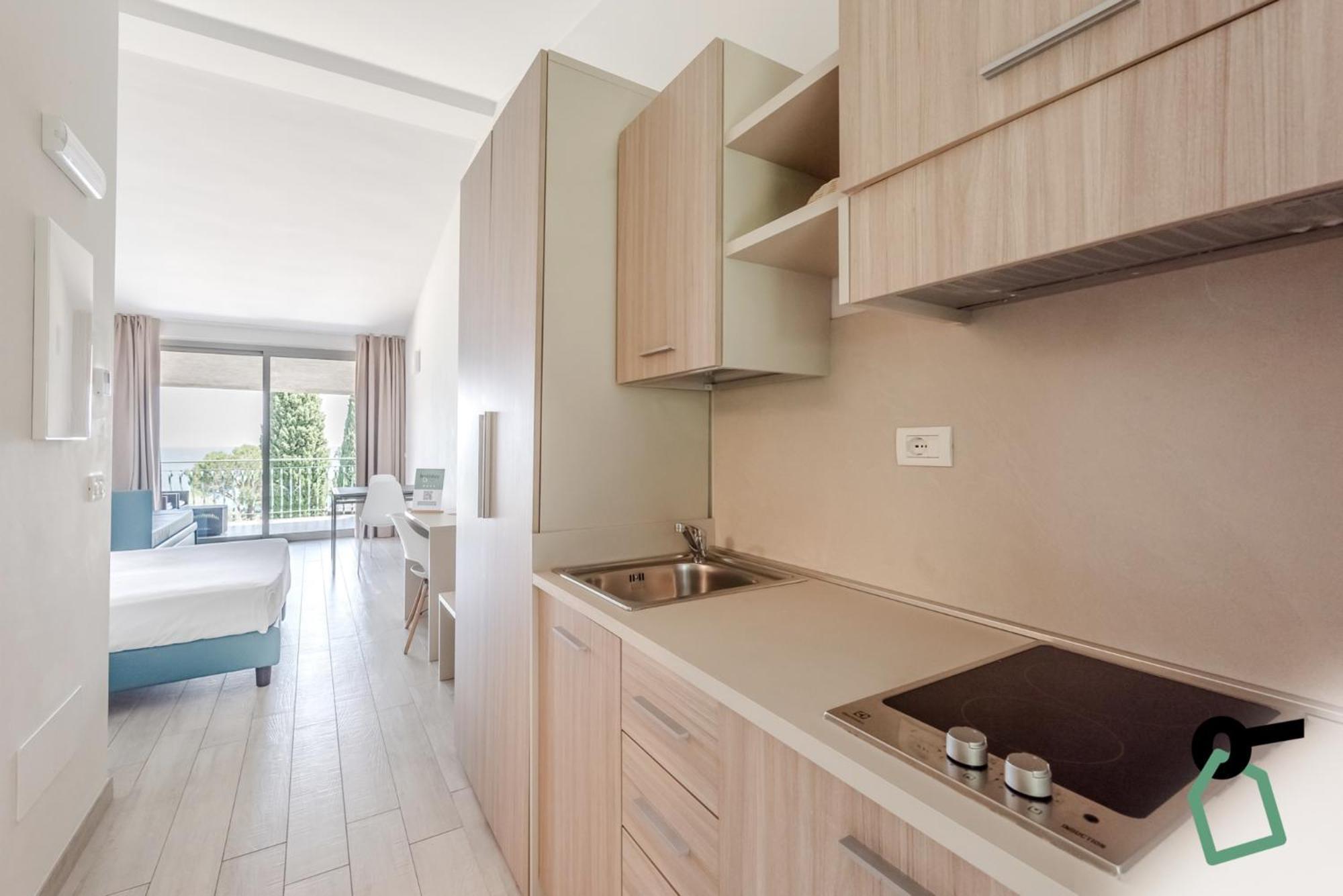 Hotiday Apartment Collection - Desenzano เดเซนซาโนเดลการ์ดา ภายนอก รูปภาพ