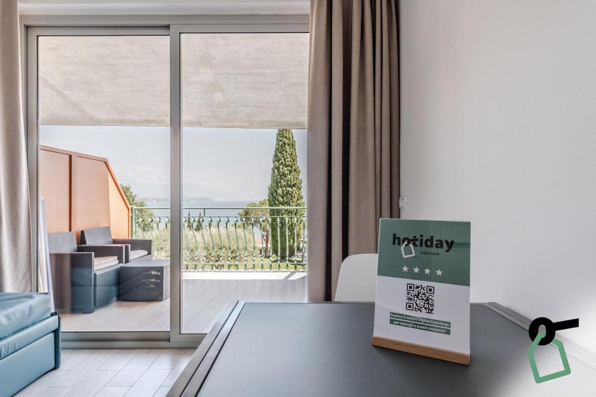 Hotiday Apartment Collection - Desenzano เดเซนซาโนเดลการ์ดา ภายนอก รูปภาพ