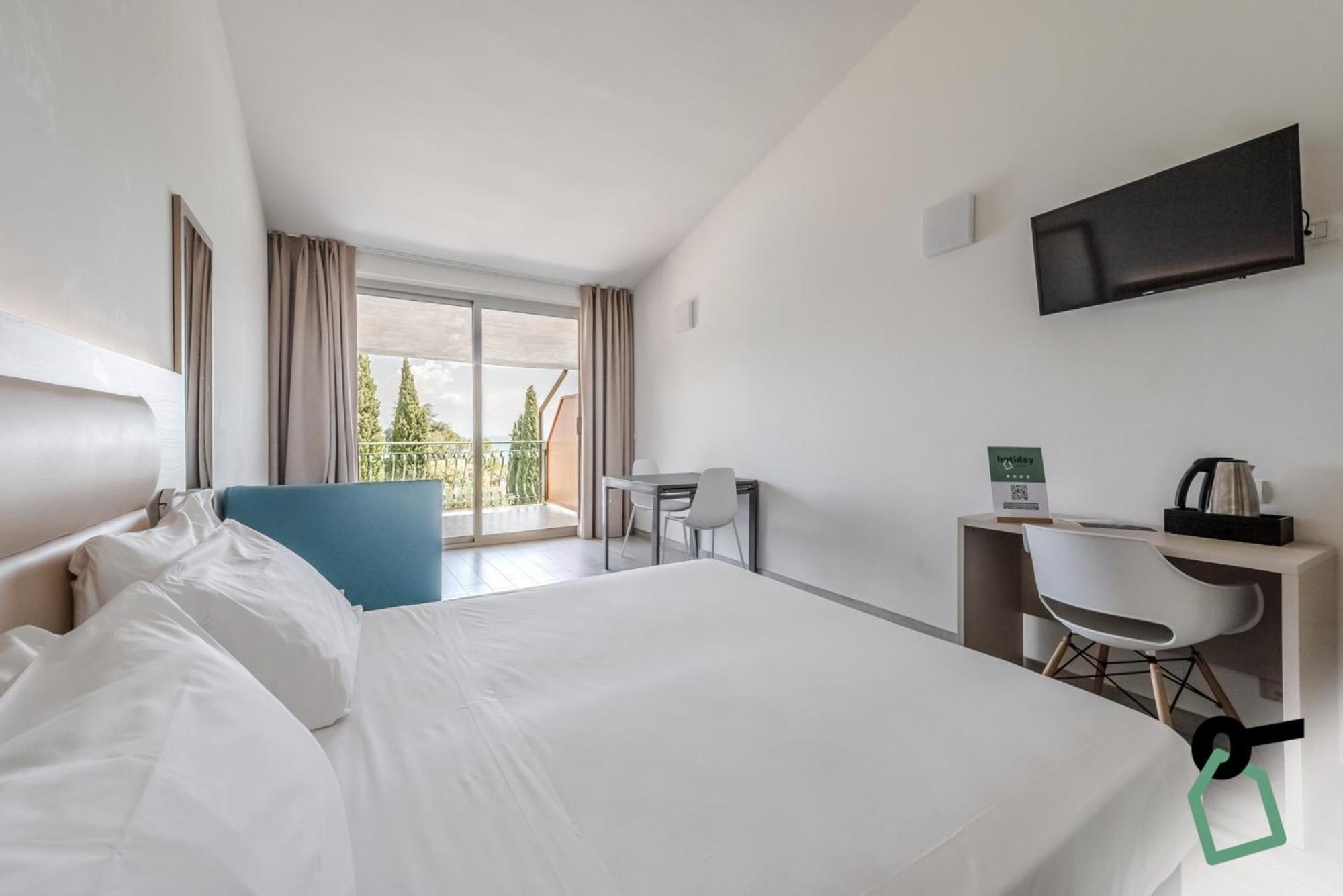 Hotiday Apartment Collection - Desenzano เดเซนซาโนเดลการ์ดา ภายนอก รูปภาพ