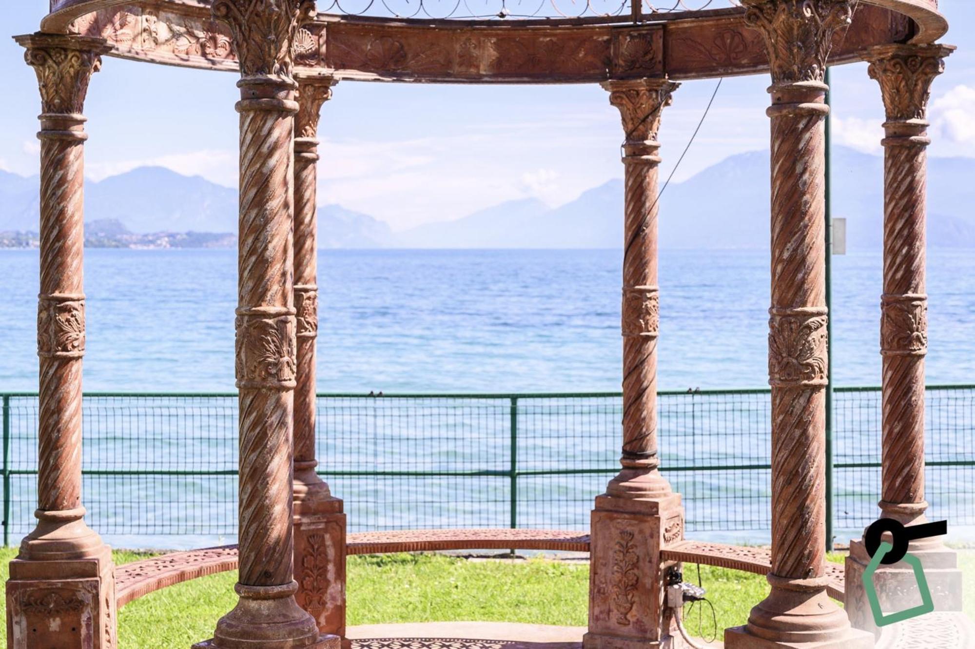Hotiday Apartment Collection - Desenzano เดเซนซาโนเดลการ์ดา ภายนอก รูปภาพ