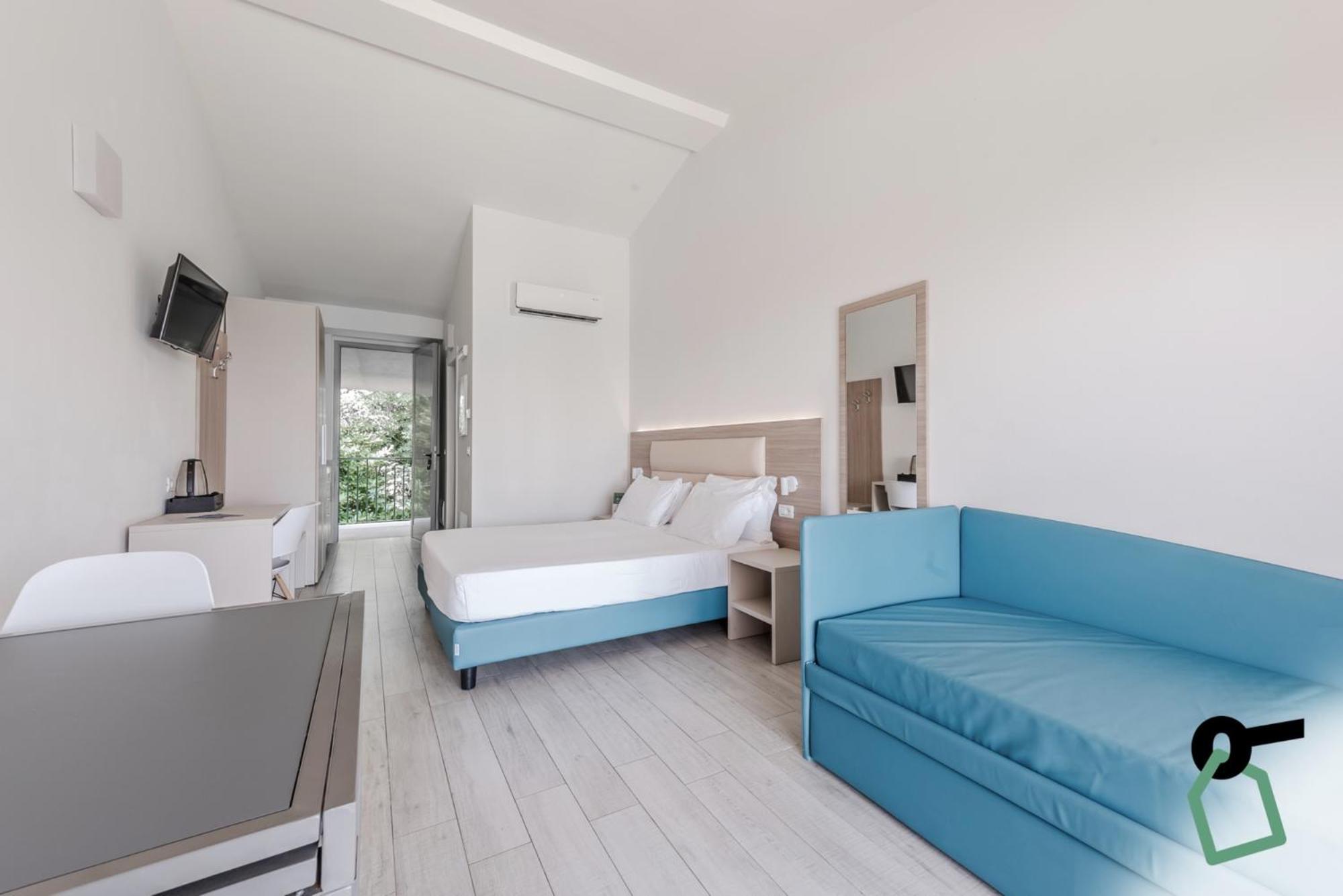 Hotiday Apartment Collection - Desenzano เดเซนซาโนเดลการ์ดา ภายนอก รูปภาพ