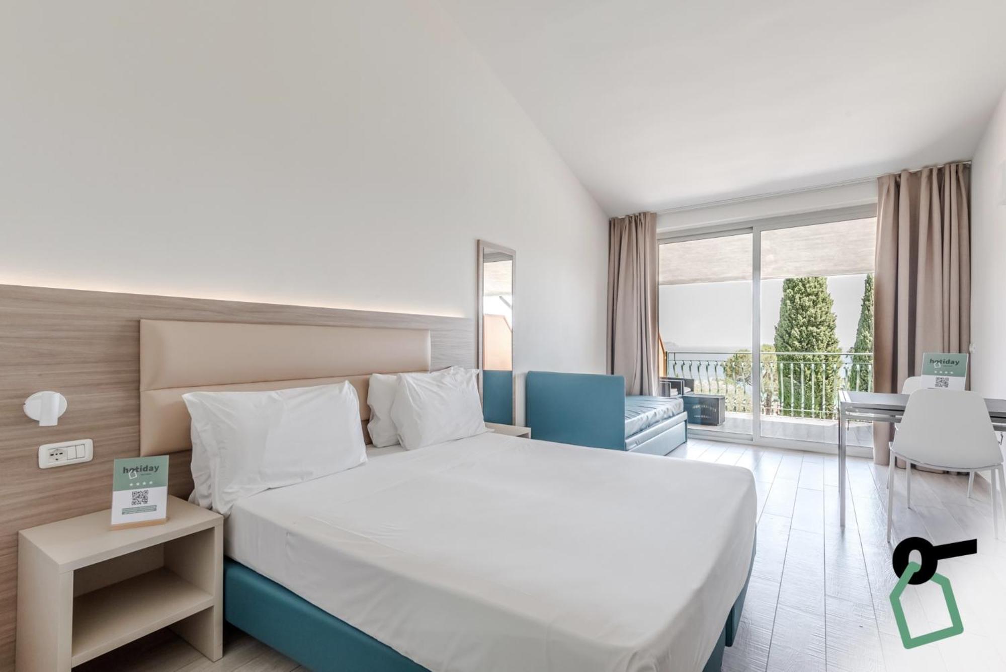 Hotiday Apartment Collection - Desenzano เดเซนซาโนเดลการ์ดา ภายนอก รูปภาพ