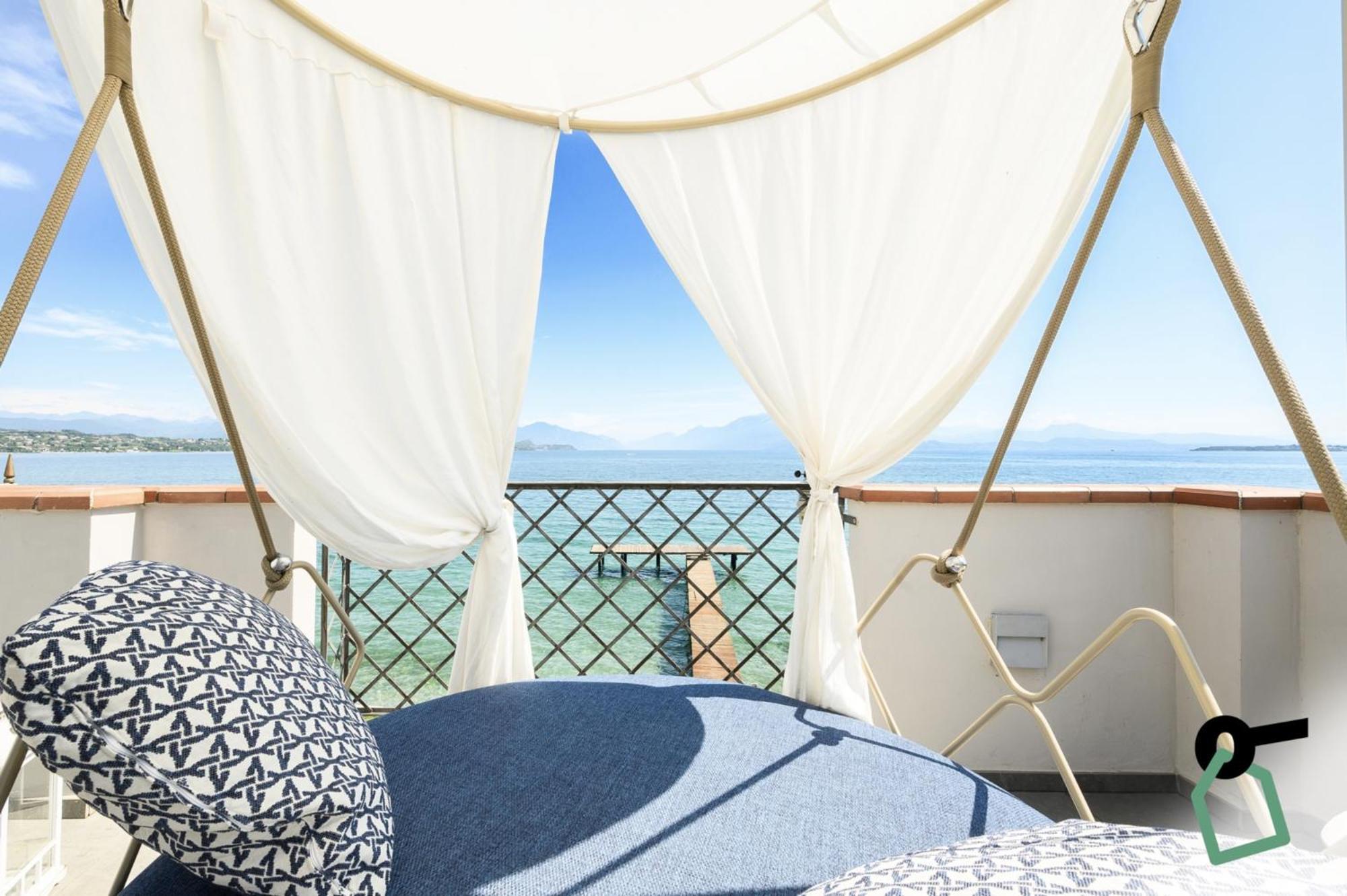 Hotiday Apartment Collection - Desenzano เดเซนซาโนเดลการ์ดา ภายนอก รูปภาพ