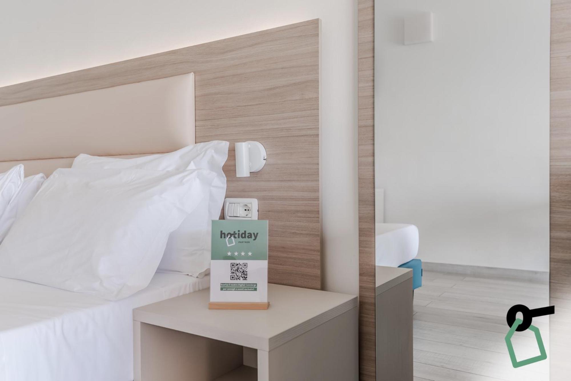 Hotiday Apartment Collection - Desenzano เดเซนซาโนเดลการ์ดา ภายนอก รูปภาพ