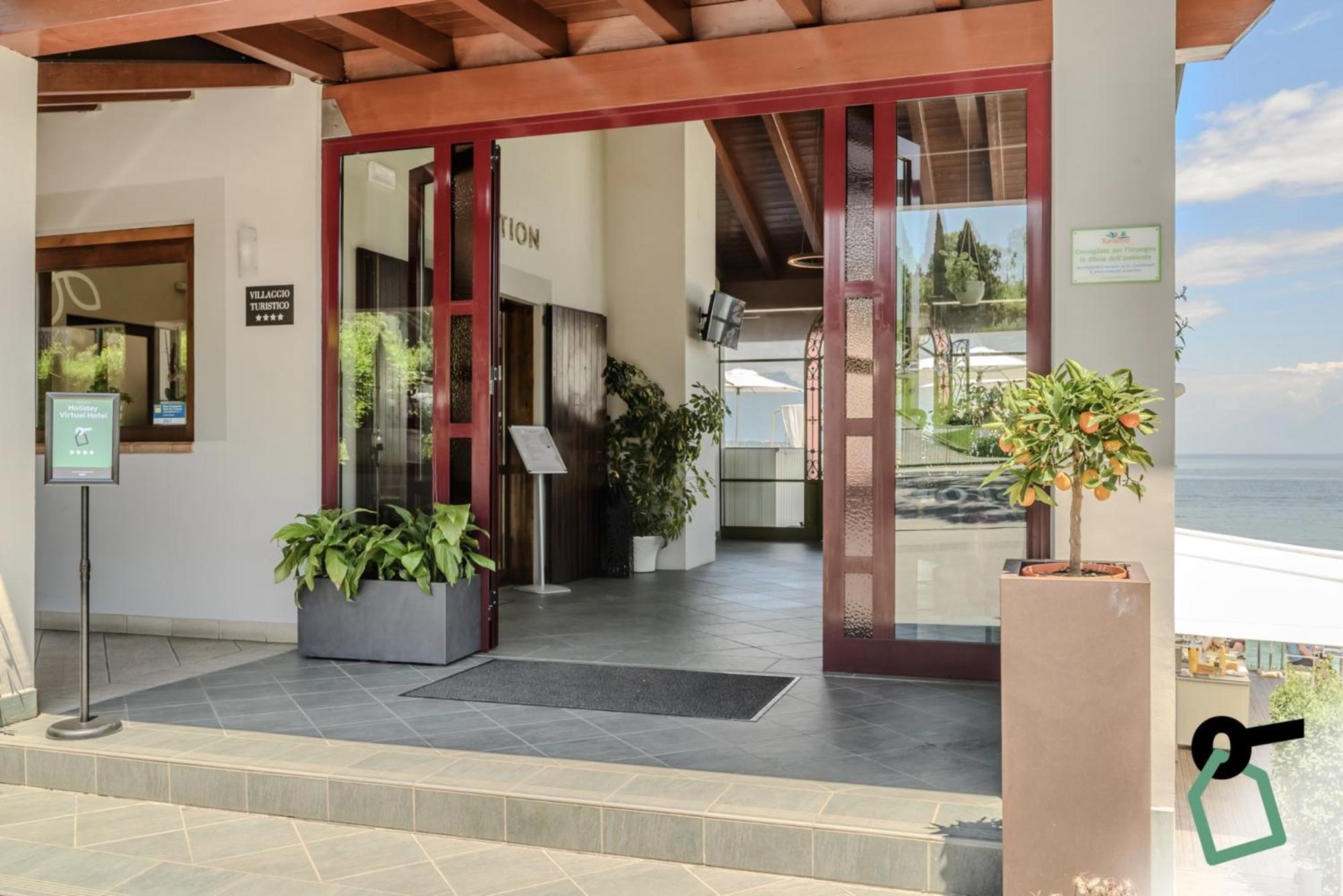 Hotiday Apartment Collection - Desenzano เดเซนซาโนเดลการ์ดา ภายนอก รูปภาพ