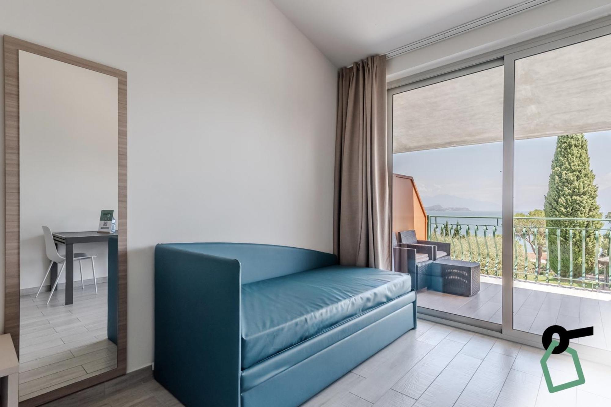 Hotiday Apartment Collection - Desenzano เดเซนซาโนเดลการ์ดา ภายนอก รูปภาพ
