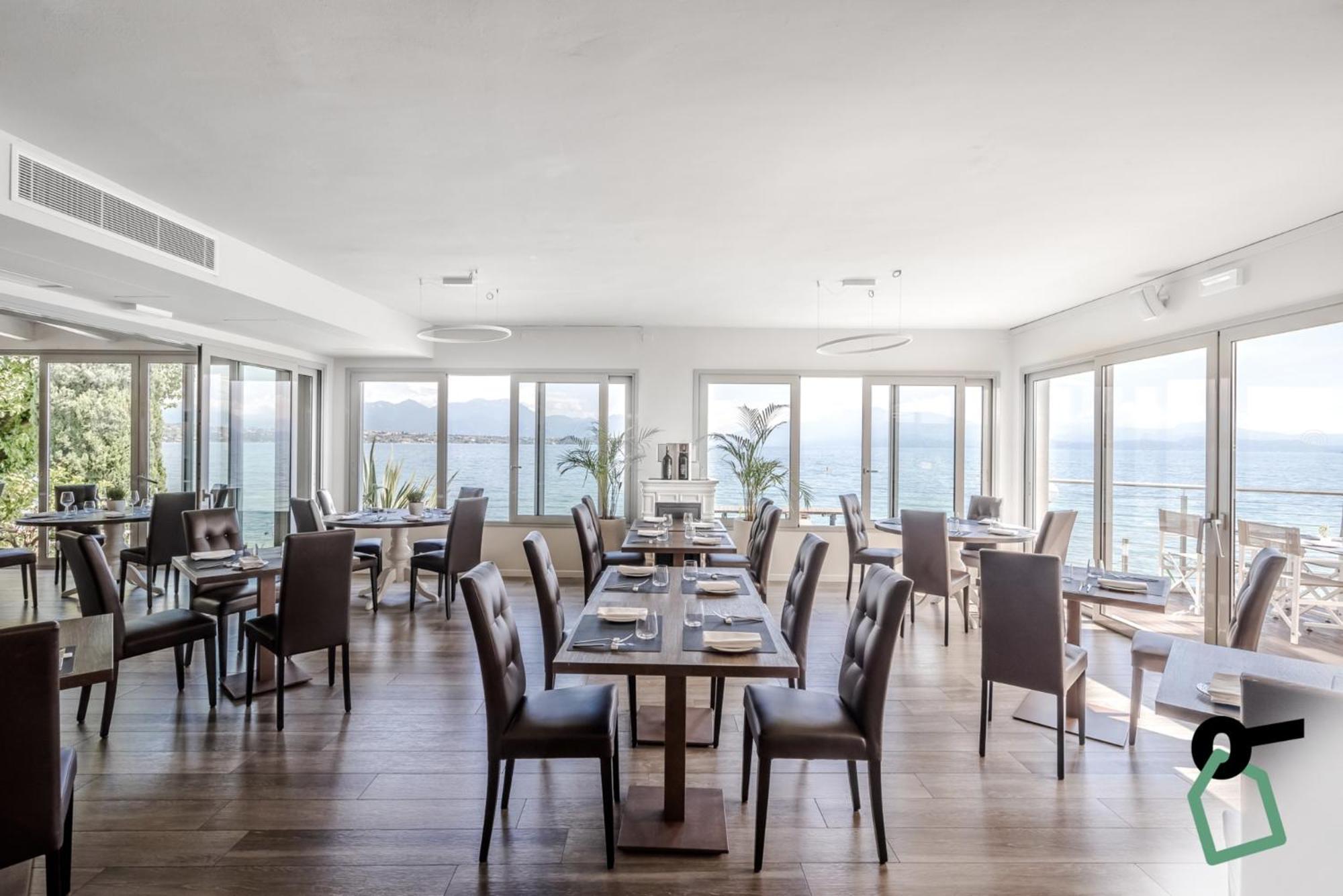 Hotiday Apartment Collection - Desenzano เดเซนซาโนเดลการ์ดา ภายนอก รูปภาพ