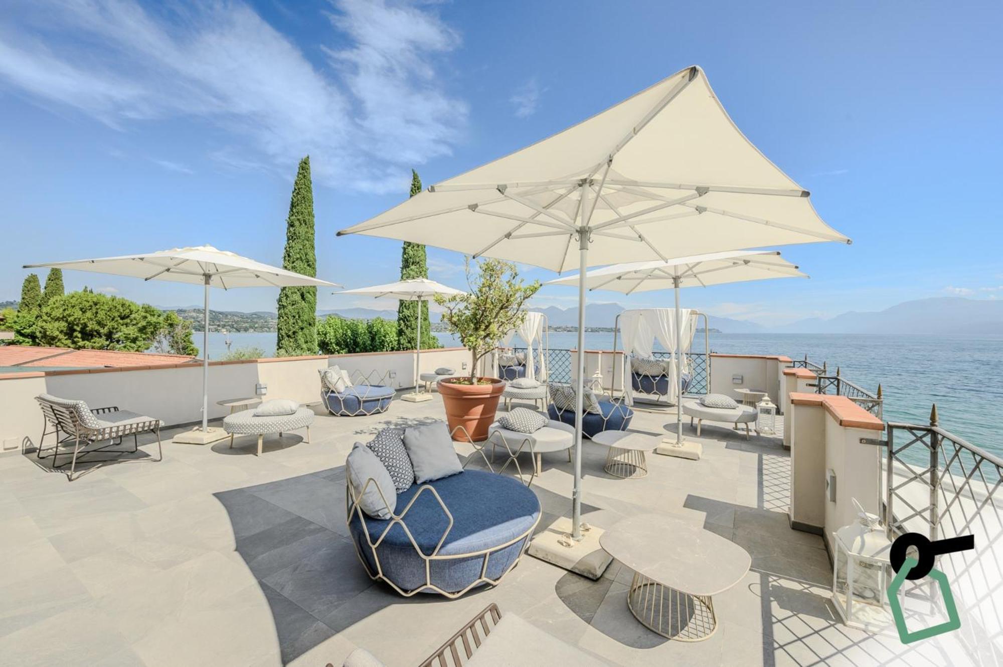 Hotiday Apartment Collection - Desenzano เดเซนซาโนเดลการ์ดา ภายนอก รูปภาพ
