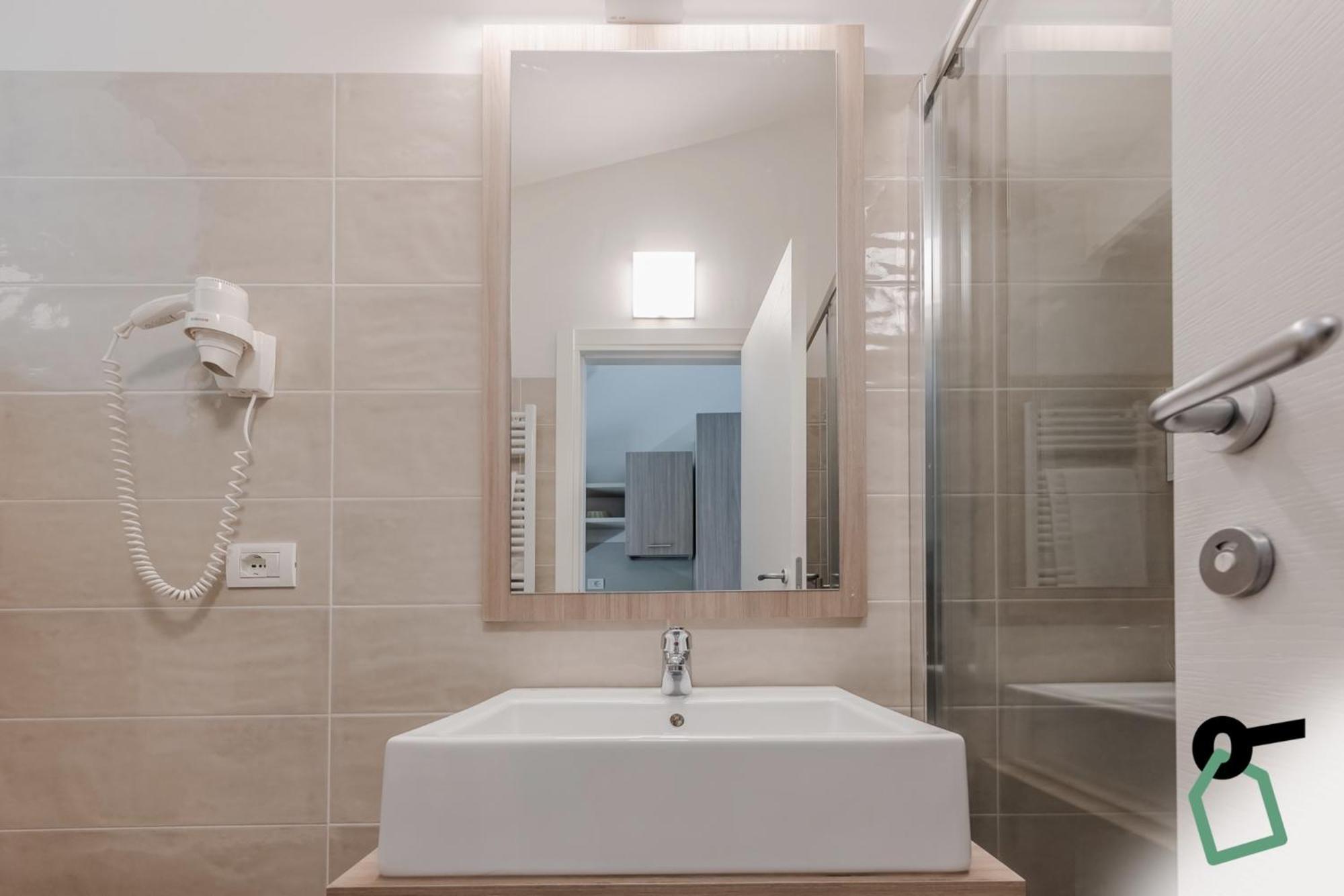 Hotiday Apartment Collection - Desenzano เดเซนซาโนเดลการ์ดา ภายนอก รูปภาพ