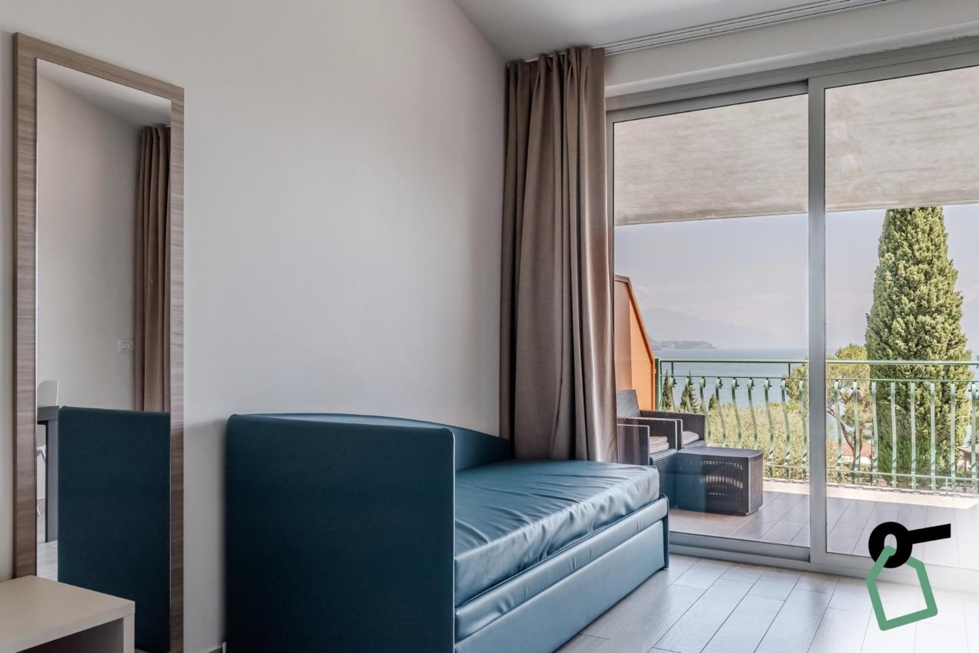 Hotiday Apartment Collection - Desenzano เดเซนซาโนเดลการ์ดา ภายนอก รูปภาพ