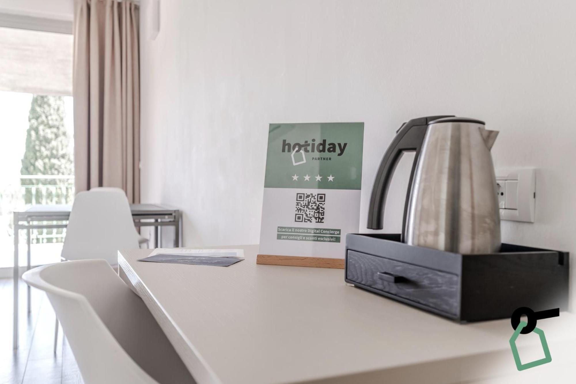 Hotiday Apartment Collection - Desenzano เดเซนซาโนเดลการ์ดา ภายนอก รูปภาพ