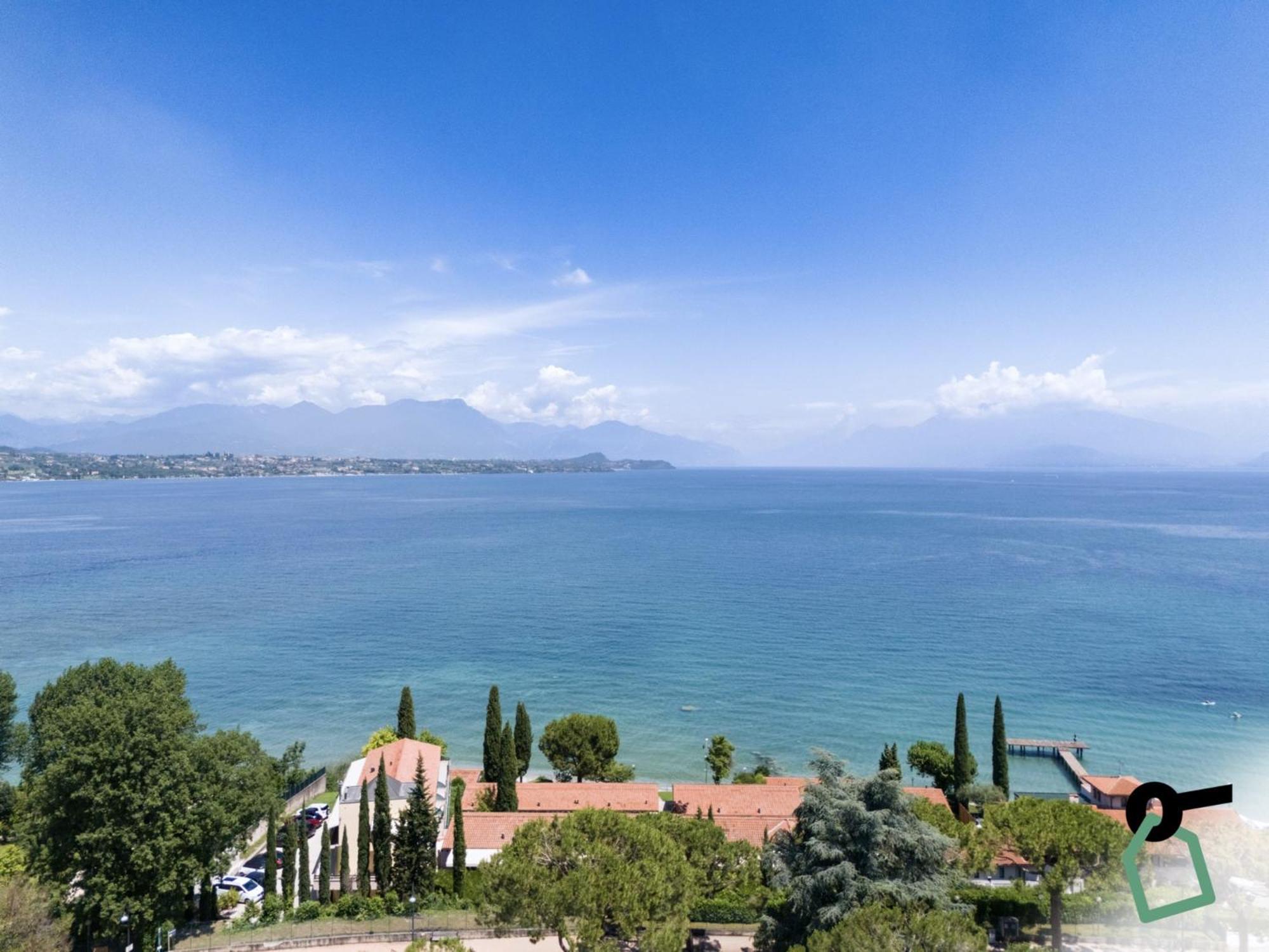 Hotiday Apartment Collection - Desenzano เดเซนซาโนเดลการ์ดา ภายนอก รูปภาพ