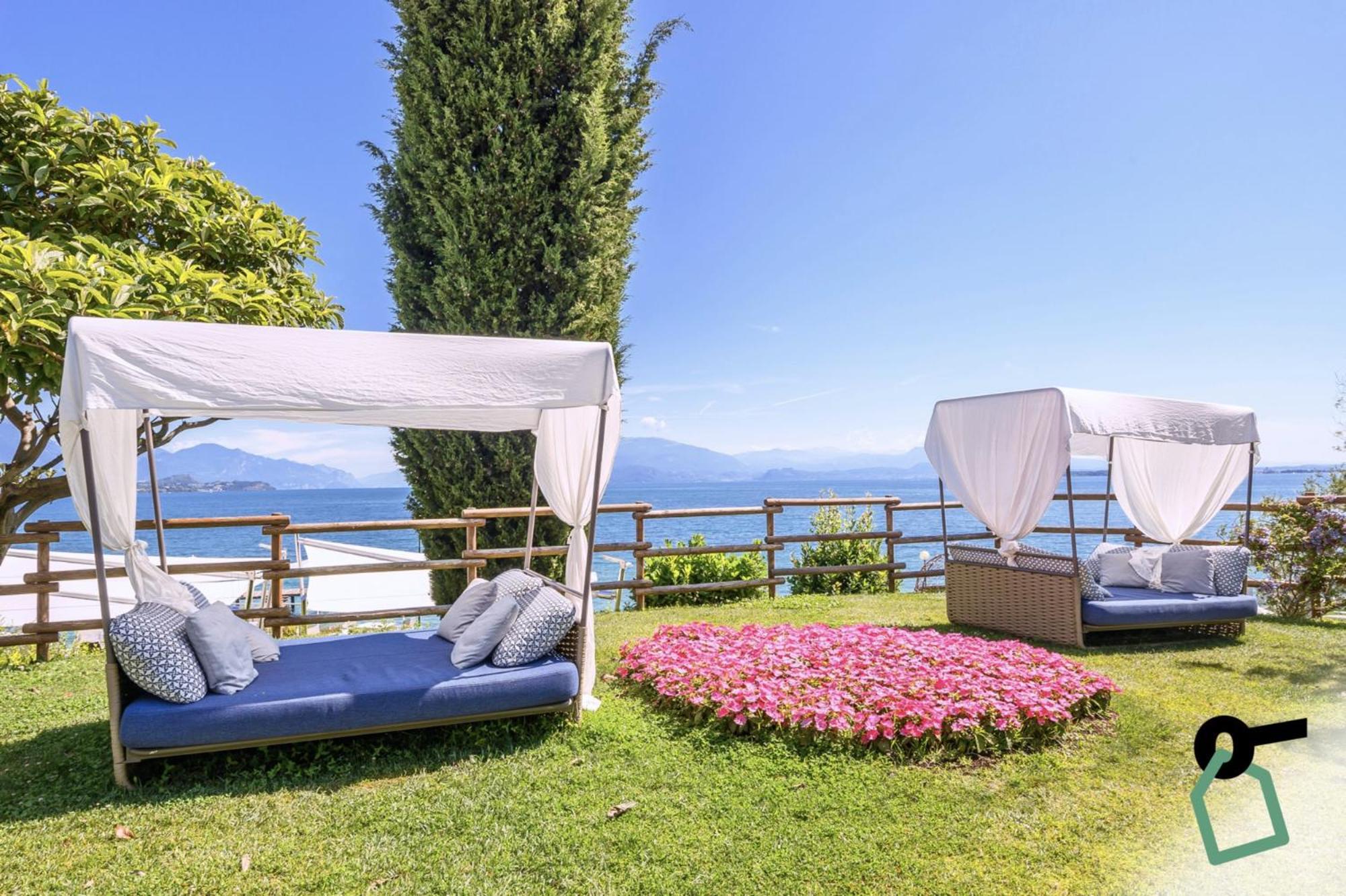 Hotiday Apartment Collection - Desenzano เดเซนซาโนเดลการ์ดา ภายนอก รูปภาพ