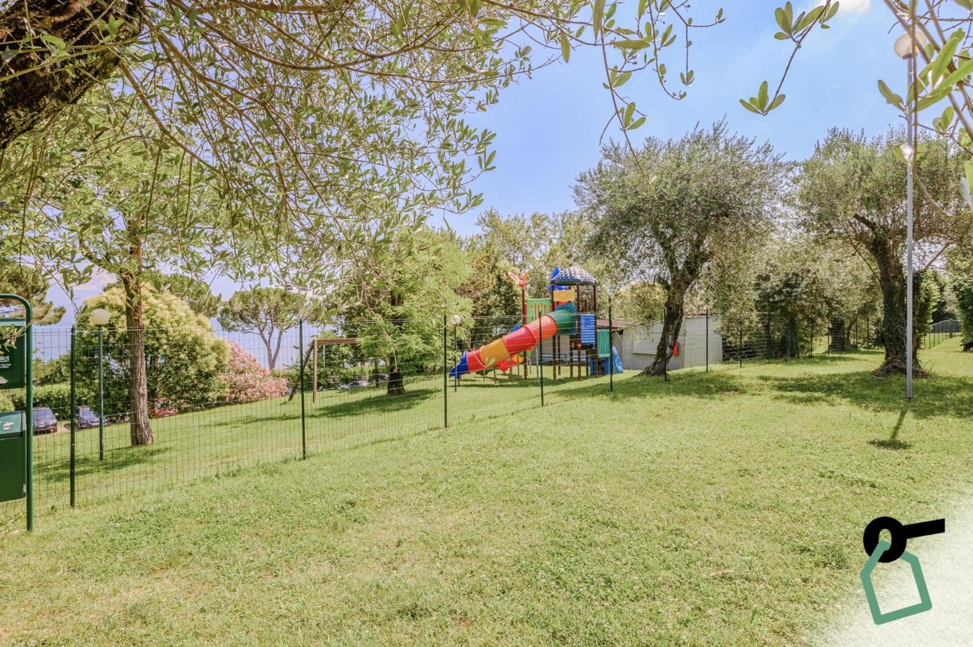 Hotiday Apartment Collection - Desenzano เดเซนซาโนเดลการ์ดา ภายนอก รูปภาพ