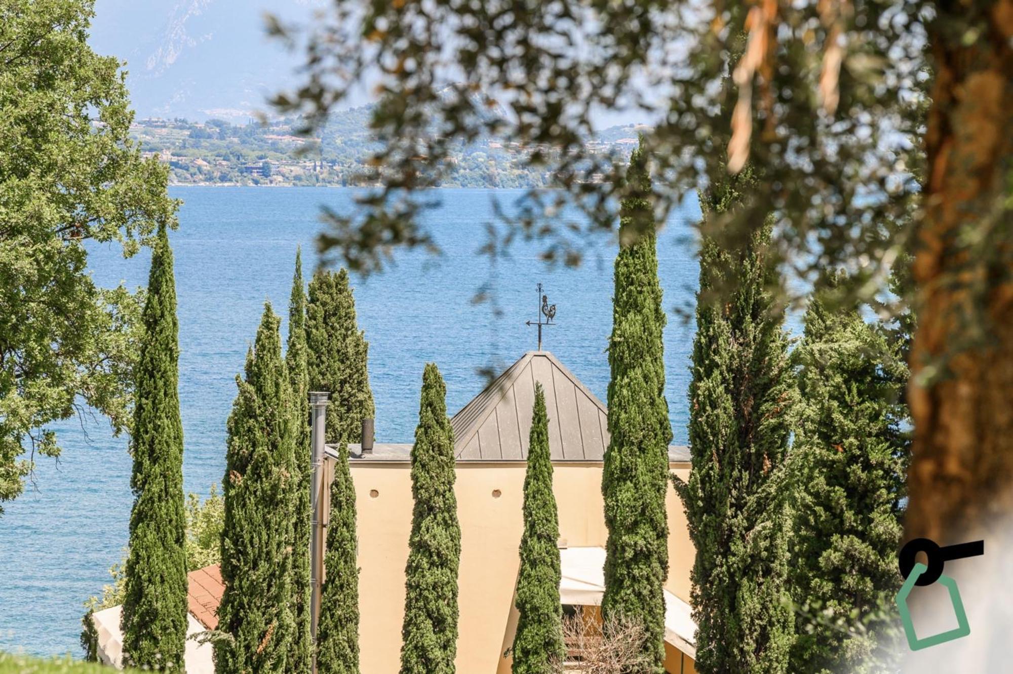 Hotiday Apartment Collection - Desenzano เดเซนซาโนเดลการ์ดา ภายนอก รูปภาพ